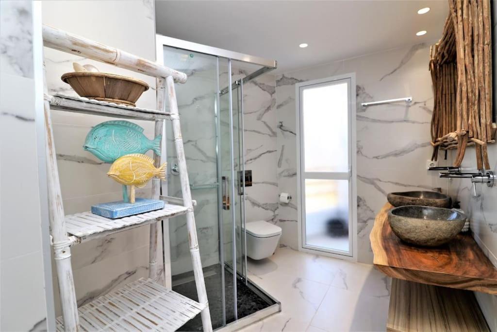 Luxurious 2-Bedroom Apt With Stunning Views, 1St Line On Levante Beach, 베니돔 외부 사진