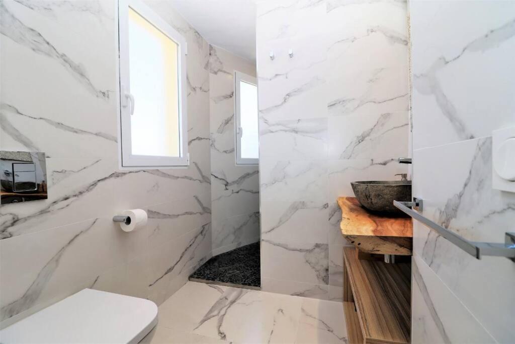 Luxurious 2-Bedroom Apt With Stunning Views, 1St Line On Levante Beach, 베니돔 외부 사진